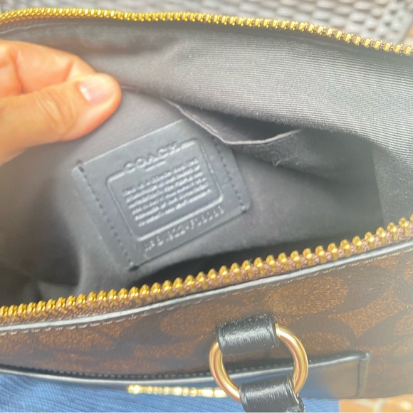 Coach hand bag& closebody - Picture 6 of 6